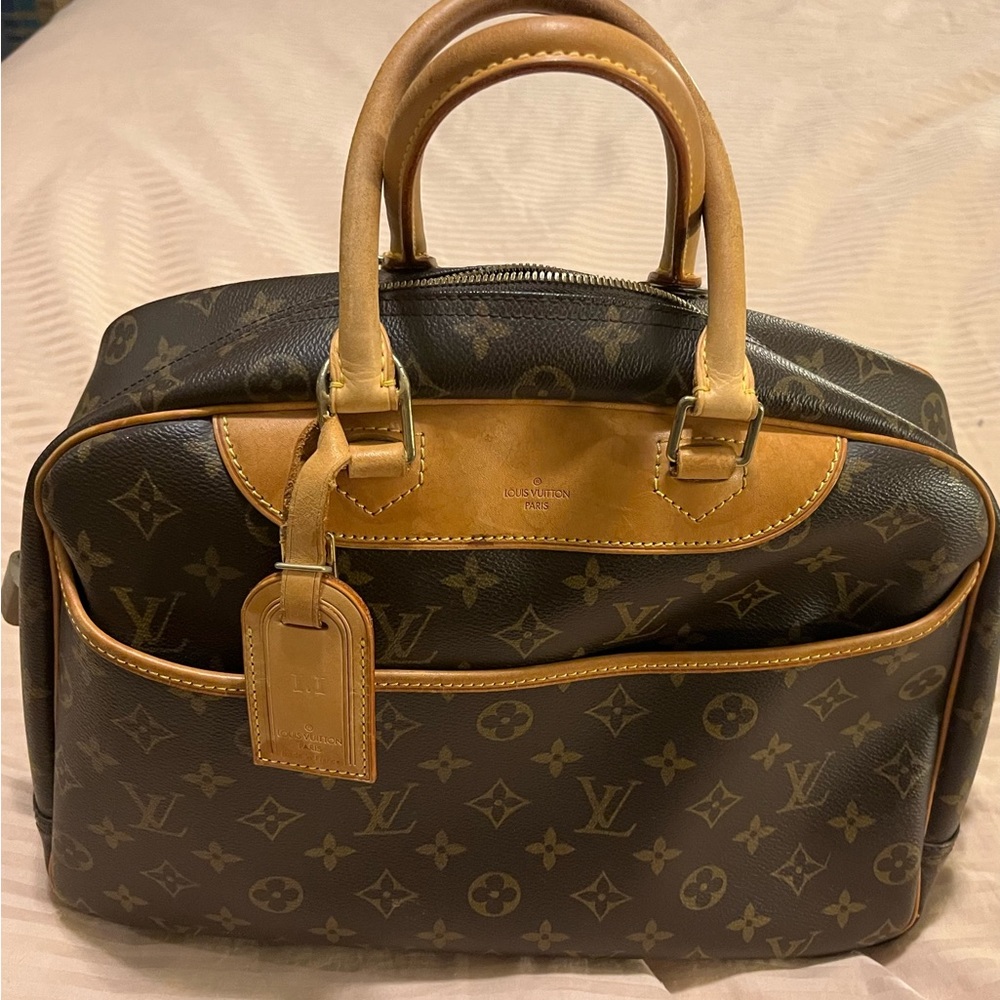 Louis Vuitton Deauville Bag-- excellent condition